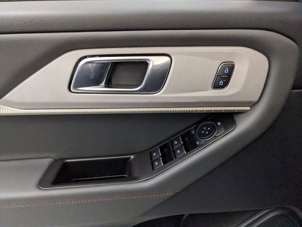 New 2025 Ford Explorer Active image 21
