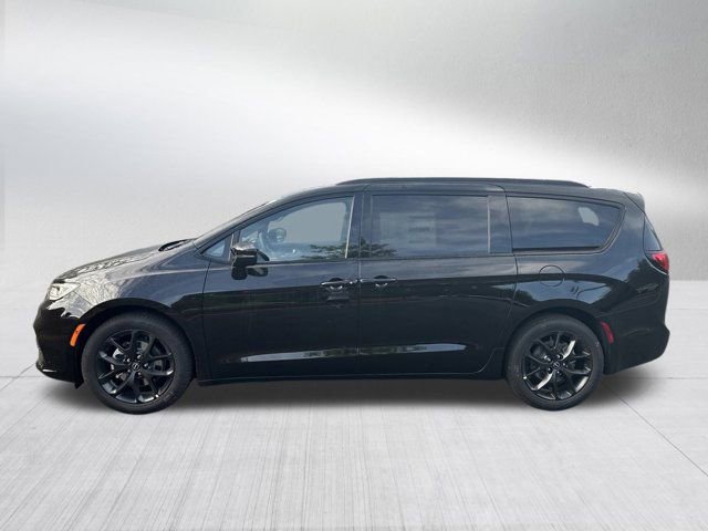 New 2026 Chrysler Pacifica Limited w/ S Appearance Package image 8