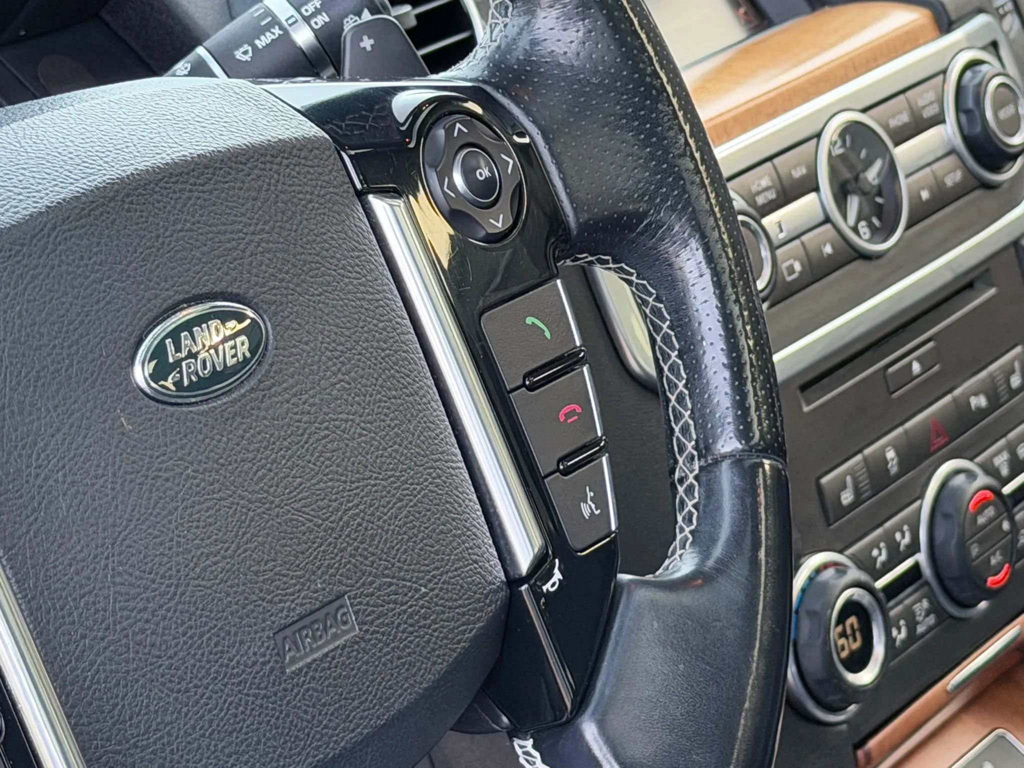 Used 2015 Land Rover LR4 HSE AWD/4WD image 39