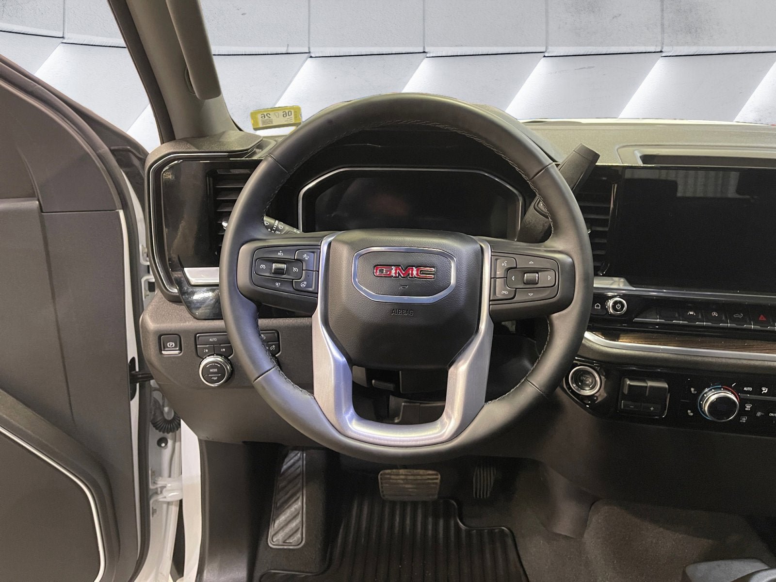 Used 2025 GMC Sierra 1500 Elevation AWD/4WD image 13