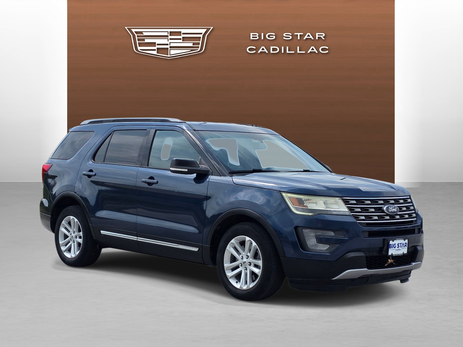 Used 2017 Ford Explorer XLT w/ Equipment Group 202A FWD image 7