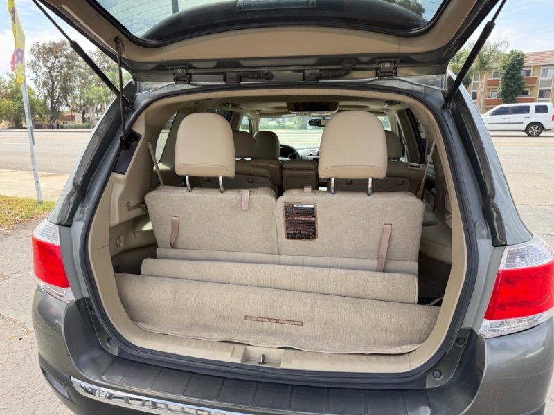 Used 2012 Toyota Highlander Limited w/ Tow Pkg AWD/4WD image 18