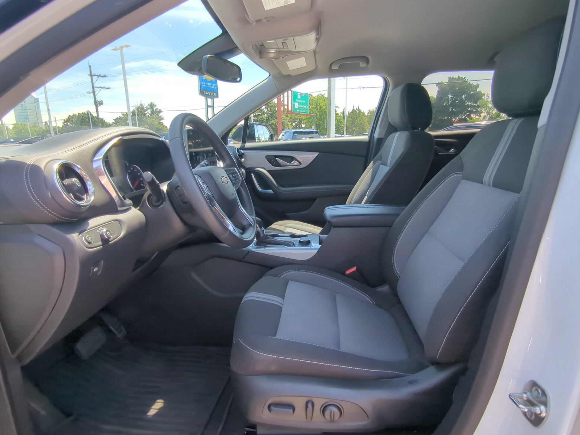 Used 2023 Chevrolet Blazer LT w/ Convenience Package FWD image 16
