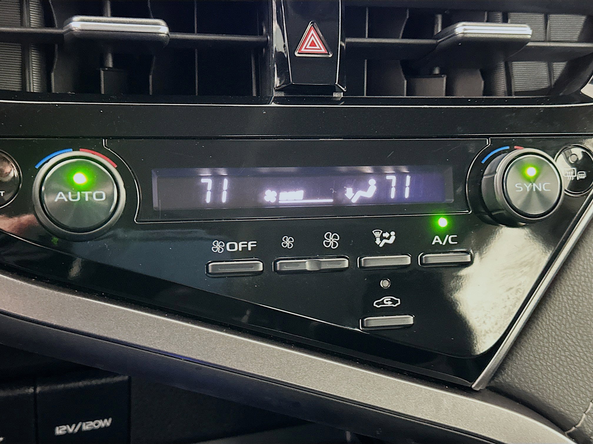 Used 2023 Toyota Camry SE image 22