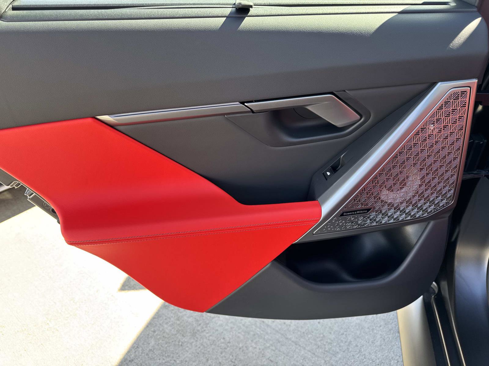 Used 2025 BMW M5 w/ Carbon Package image 9