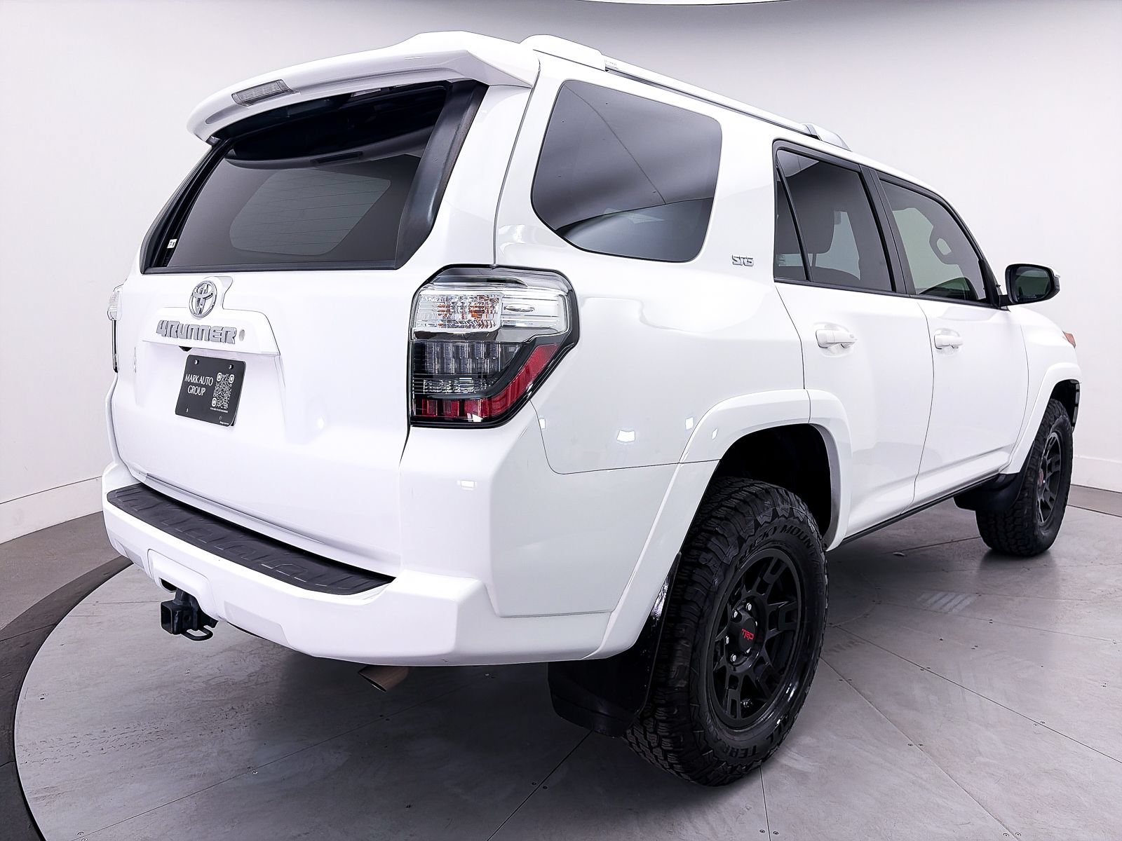 Used 2018 Toyota 4Runner SR5 AWD/4WD image 13