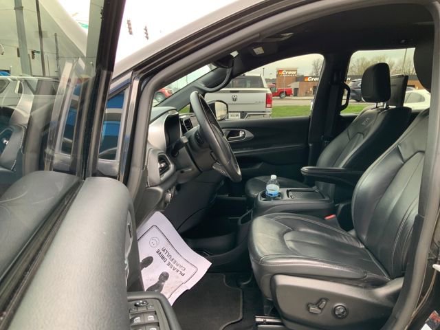 Used 2021 Chrysler Pacifica Touring-L w/ Uconnect Theater Family Group image 15