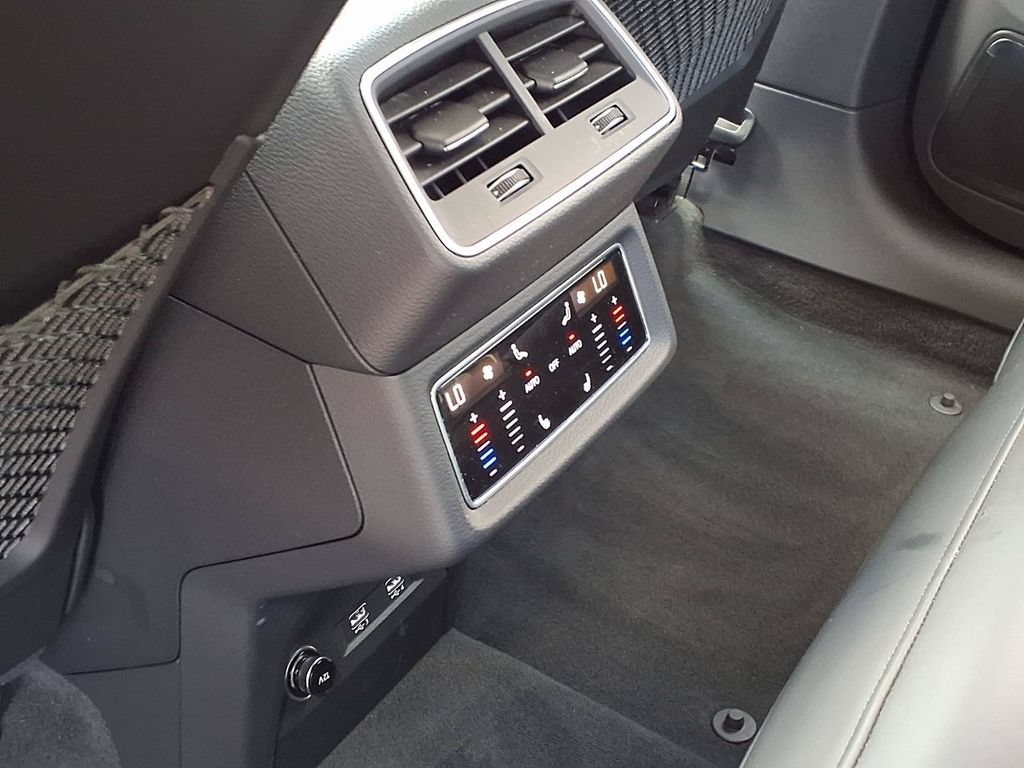 Used 2019 Audi e-tron Prestige w/ Prestige Package AWD/4WD image 20
