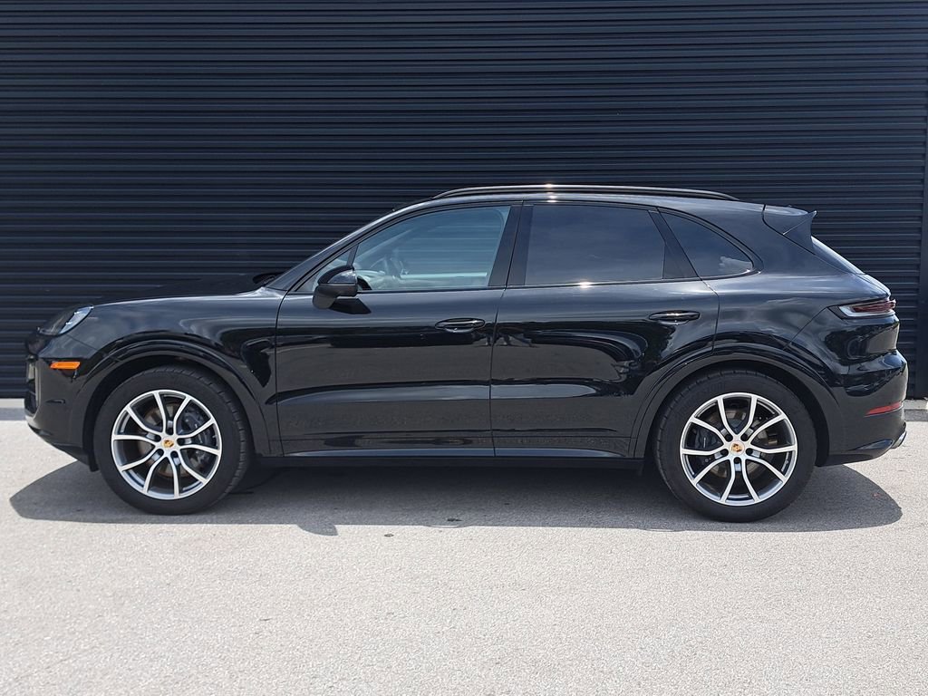 Certified 2025 Porsche Cayenne image 2