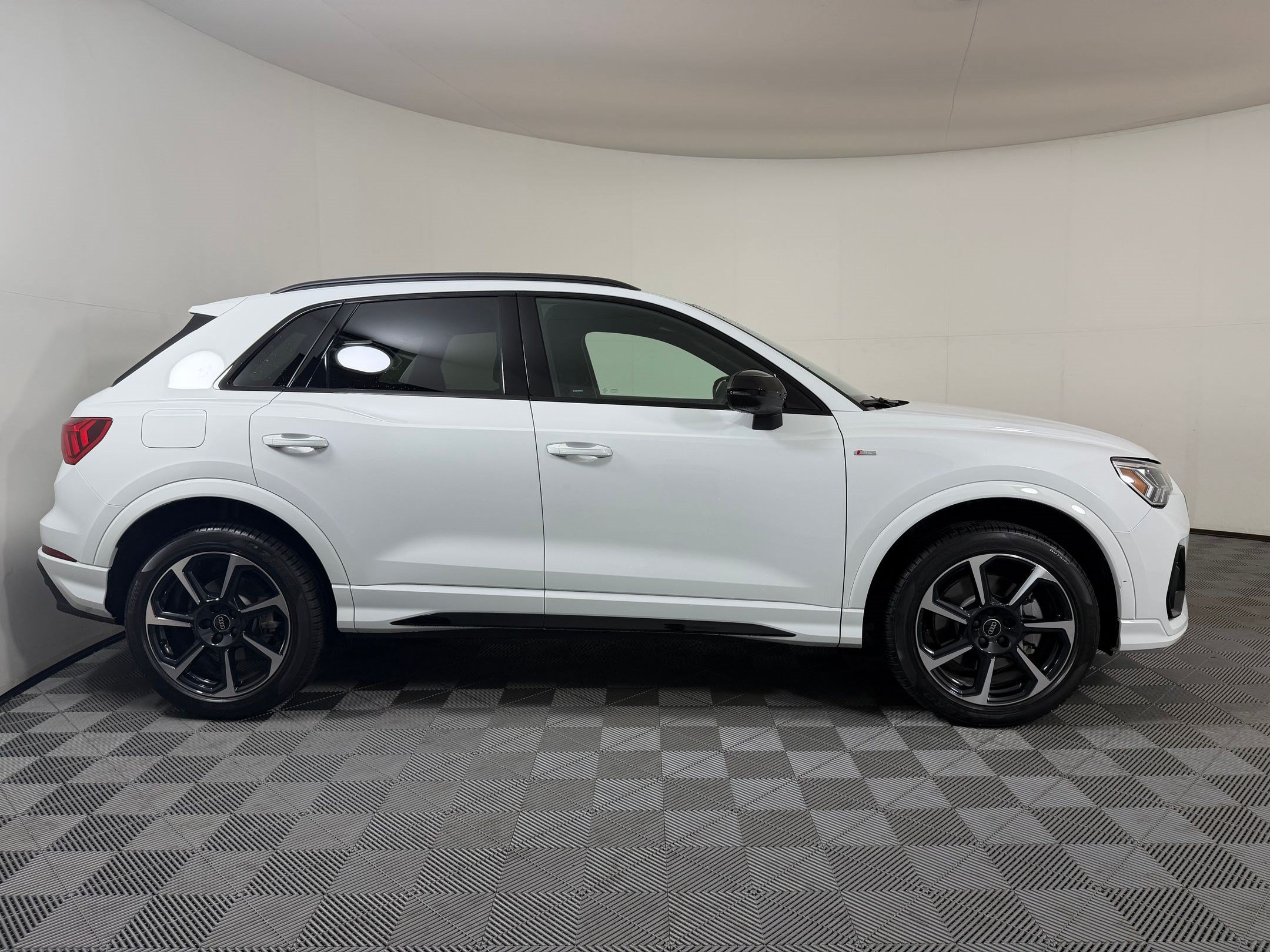 Certified 2025 Audi Q3 2.0T Premium Plus w/ Premium Plus Package AWD/4WD image 8