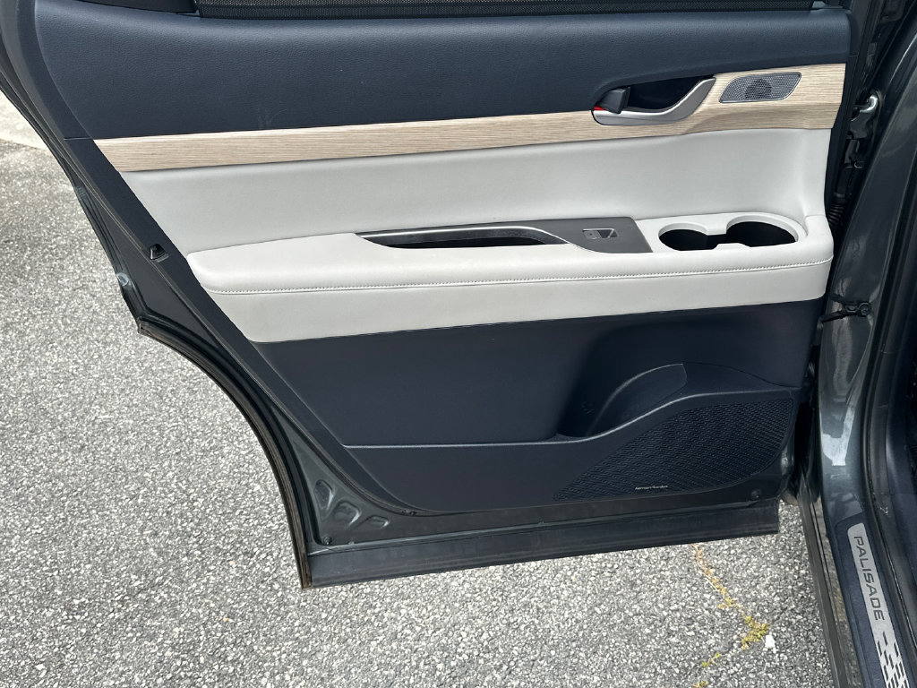 Used 2023 Hyundai Palisade Limited FWD image 22