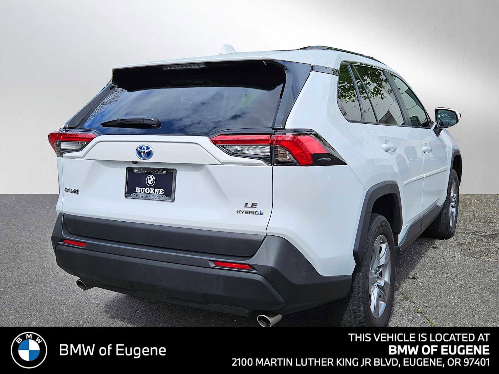 Used 2024 Toyota RAV4 LE AWD/4WD image 3