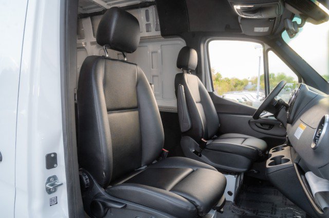 Used 2025 Mercedes-Benz Sprinter 2500 image 17