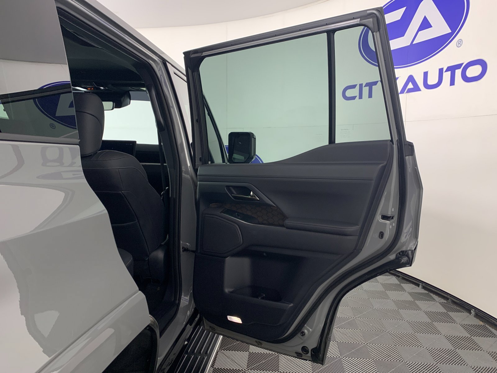 Used 2024 Lexus GX 550 w/ Cold Area Package AWD/4WD image 34