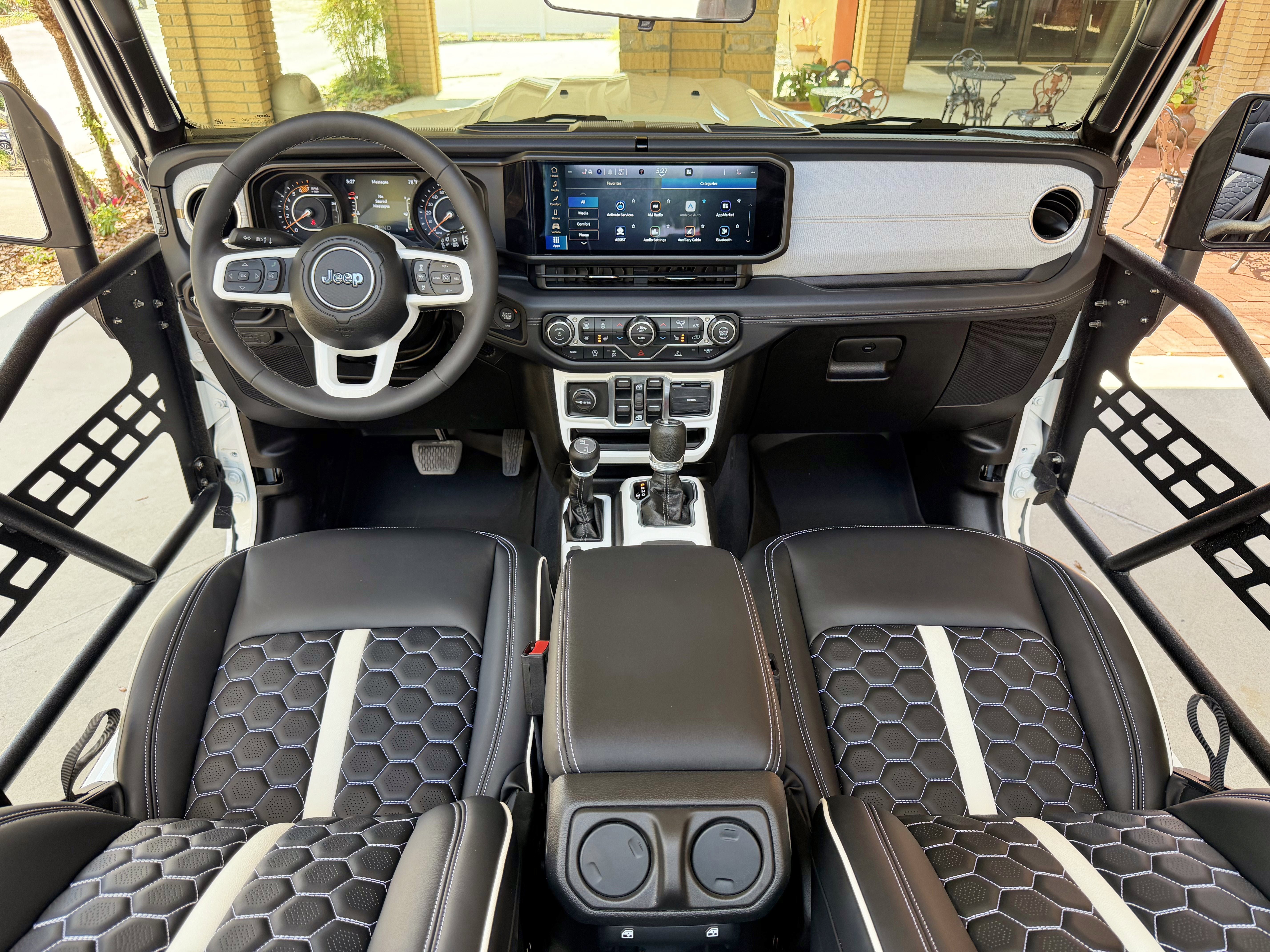 Used 2026 Jeep Wrangler Sahara AWD/4WD image 25