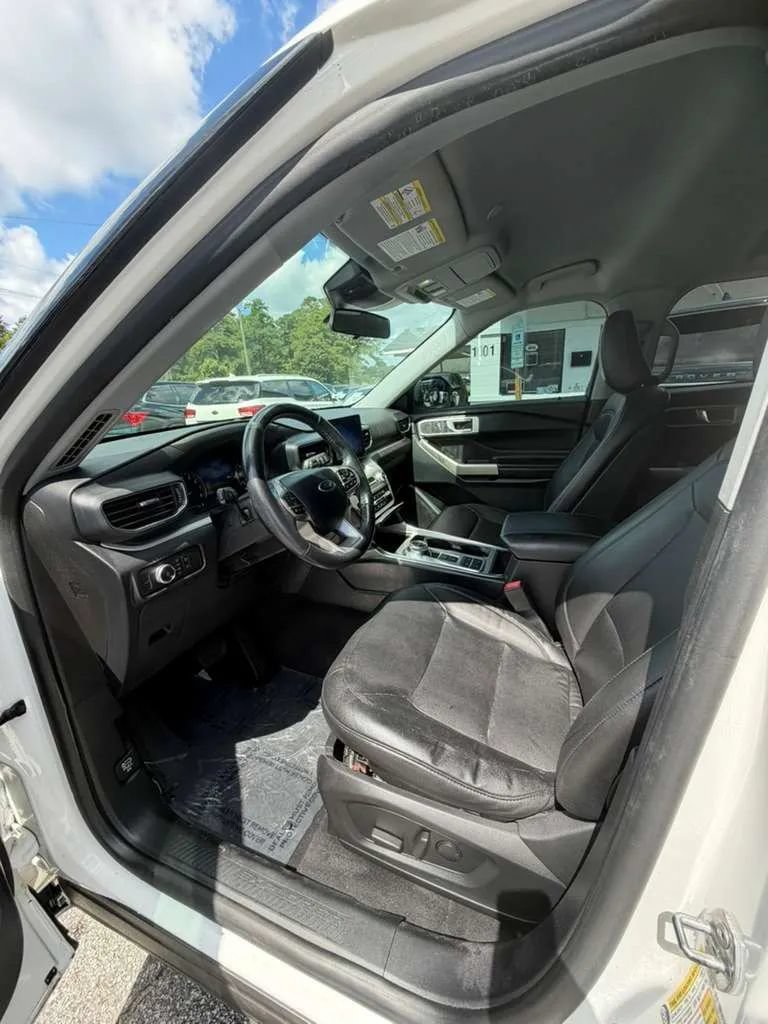 Used 2020 Ford Explorer XLT w/ Equipment Group 202A RWD image 9
