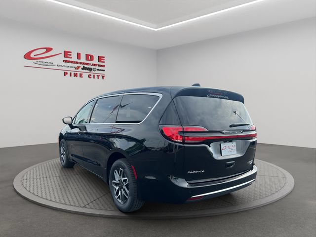 New 2027 Chrysler Pacifica Limited AWD/4WD image 6