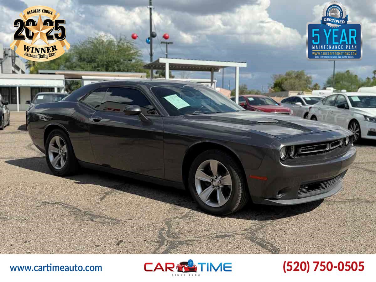 Used 2016 Dodge Challenger SXT RWD image 3