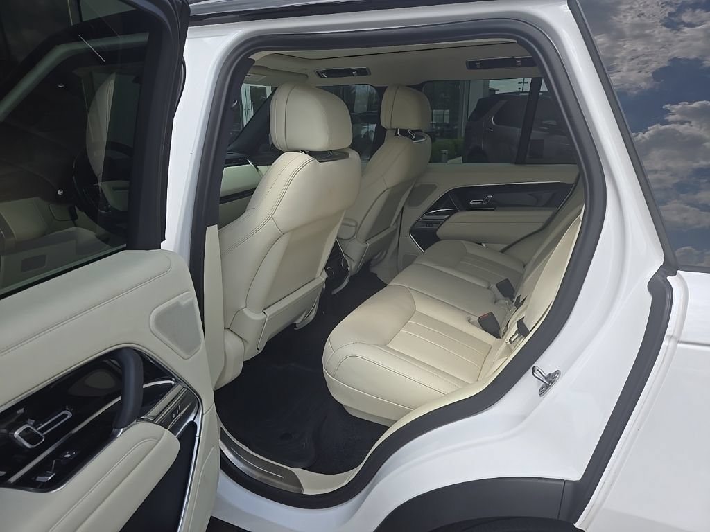 Certified 2025 Land Rover Range Rover SE AWD/4WD image 17