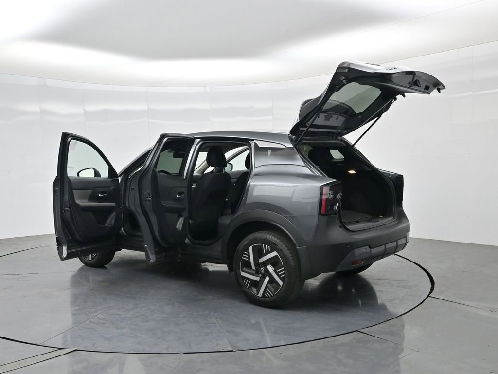 Used 2025 Nissan Kicks SV image 3