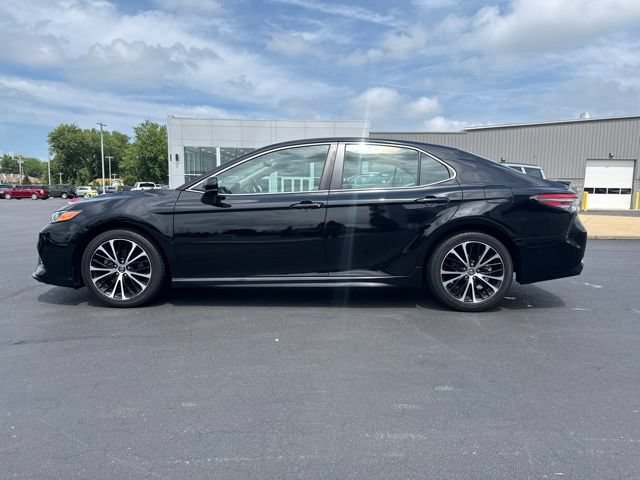 Used 2019 Toyota Camry SE FWD image 4