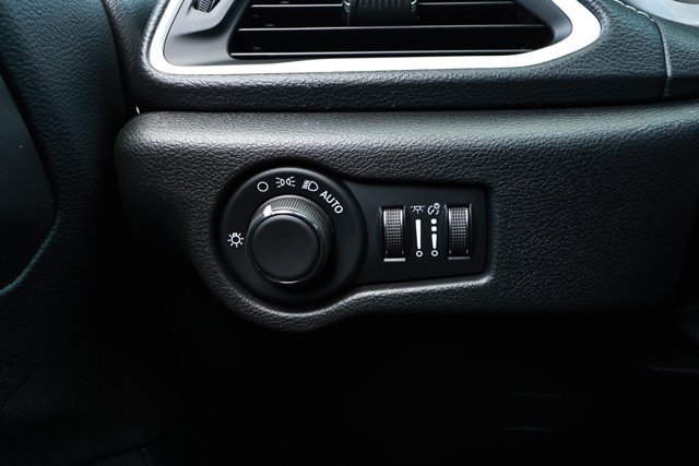 New 2027 Chrysler Pacifica Select FWD image 14