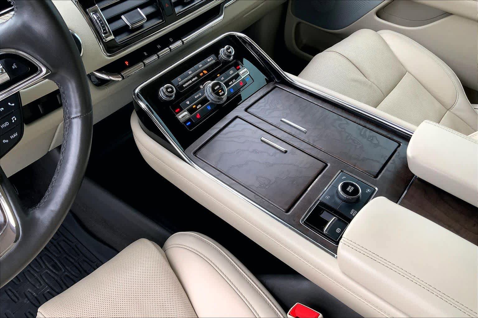 Used 2019 Lincoln Navigator Reserve AWD/4WD image 17