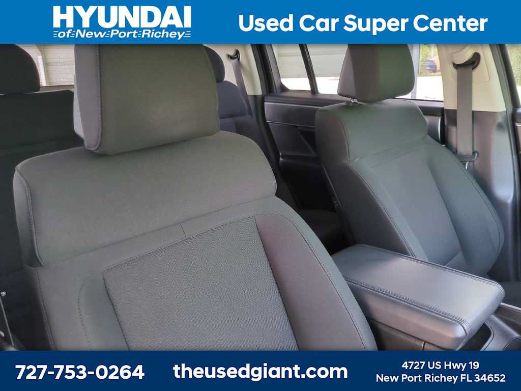 Used 2025 Hyundai Santa Fe SE FWD image 6