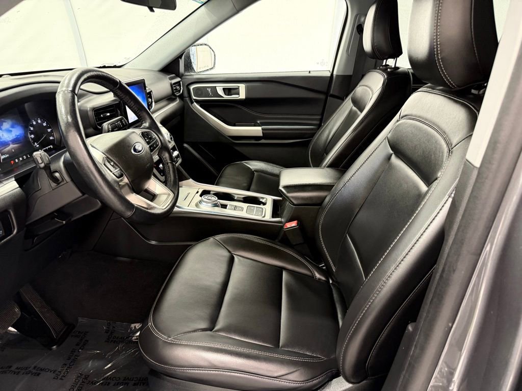 Used 2022 Ford Explorer XLT w/ Equipment Group 202A image 13