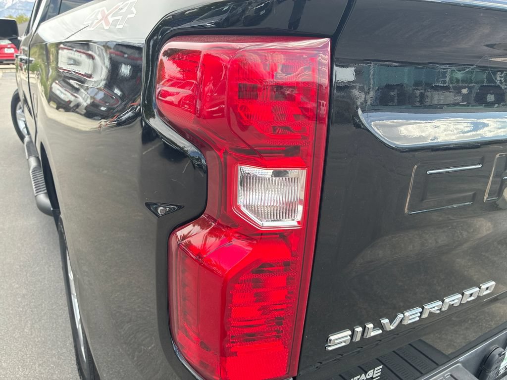 Used 2023 Chevrolet Silverado 1500 LT AWD/4WD image 8