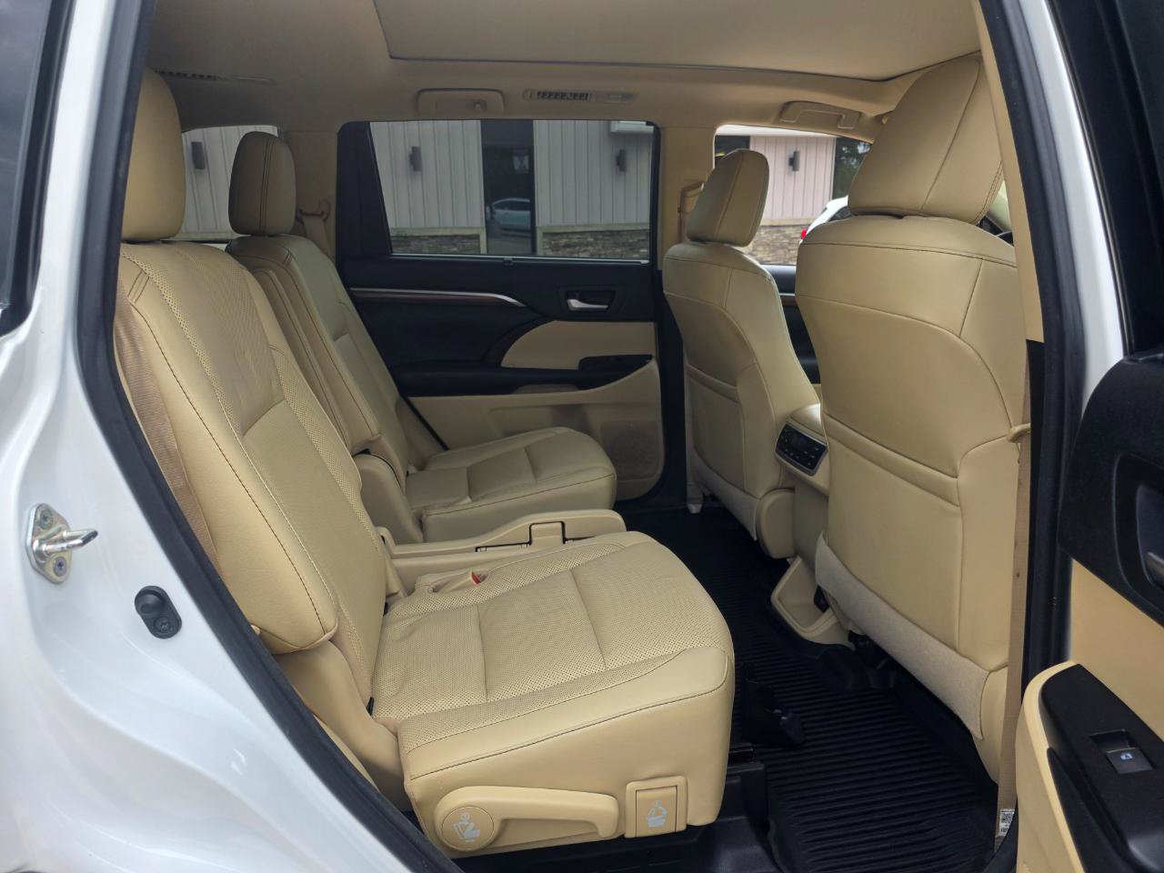 Used 2017 Toyota Highlander Limited Platinum AWD/4WD image 29