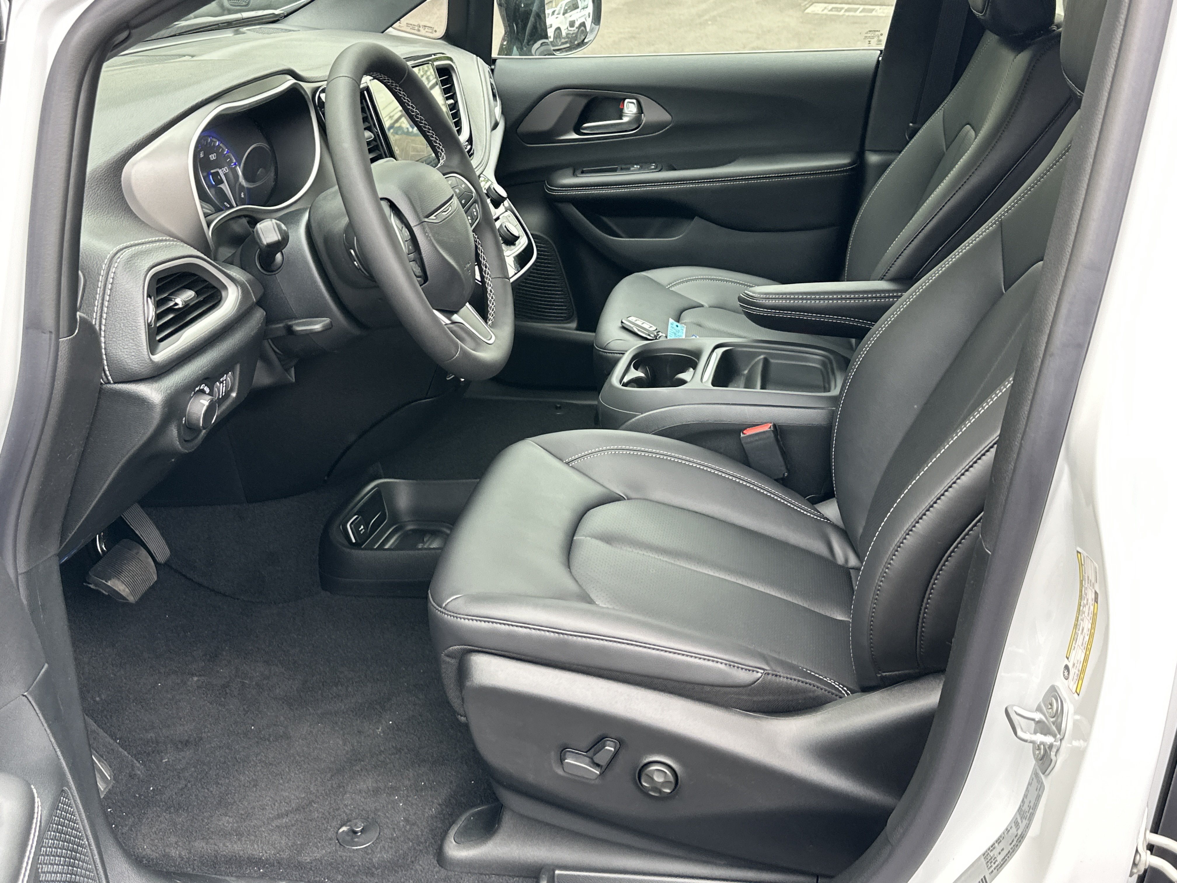 New 2027 Chrysler Pacifica Select w/ Family Tech Group FWD image 26