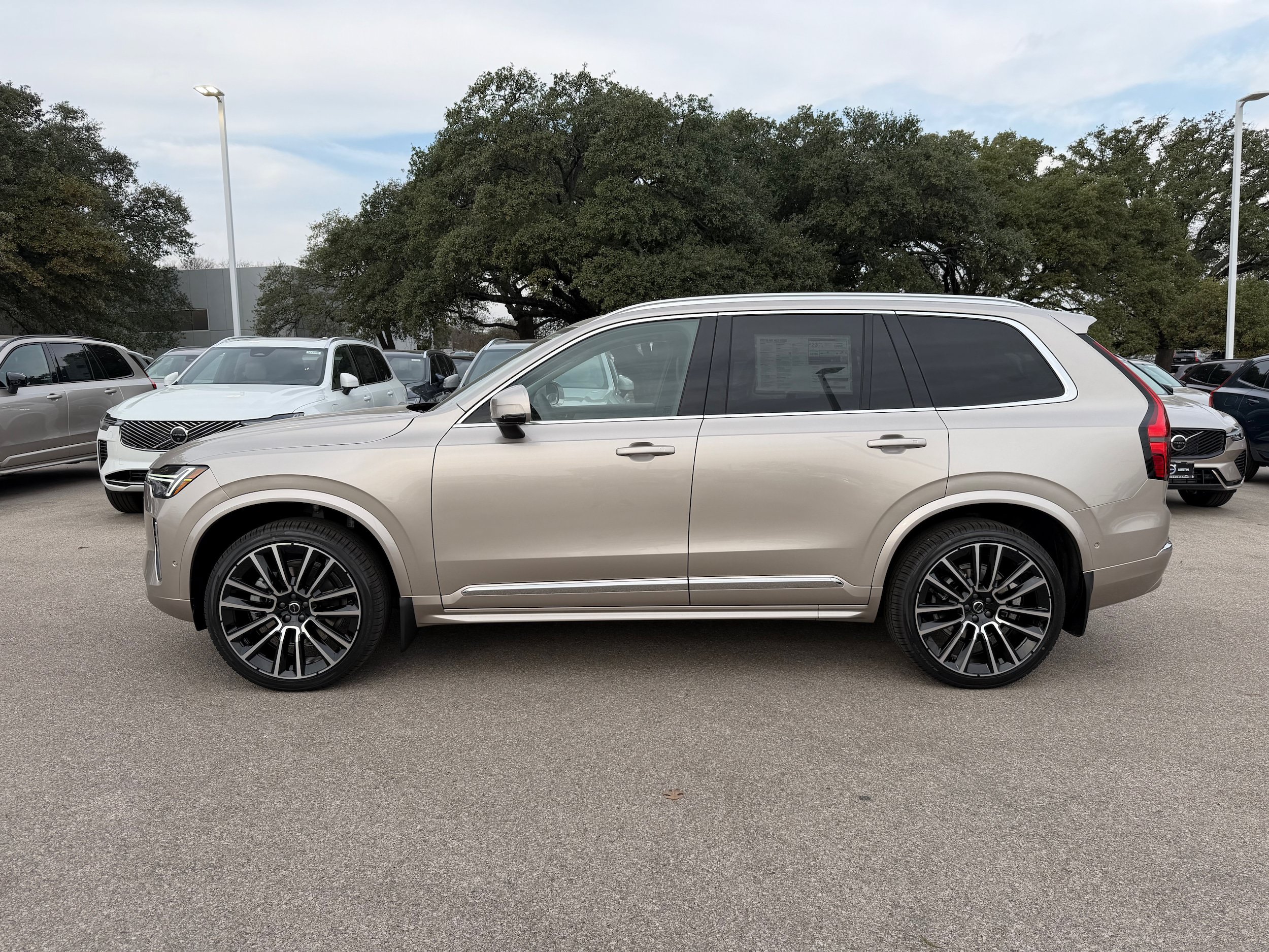 New 2026 Volvo XC90 B6 Ultra w/ Lounge Package AWD/4WD image 3