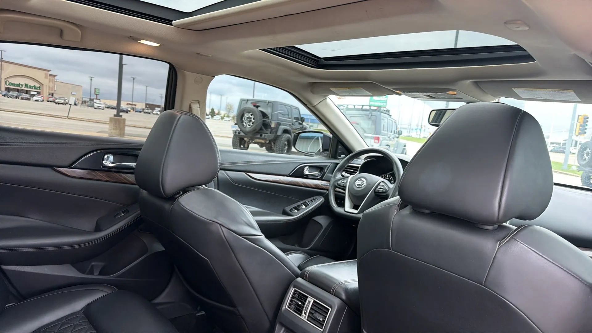 Used 2018 Nissan Maxima Platinum image 32