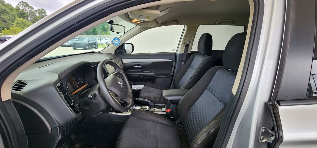 Used 2018 Mitsubishi Outlander ES FWD image 22