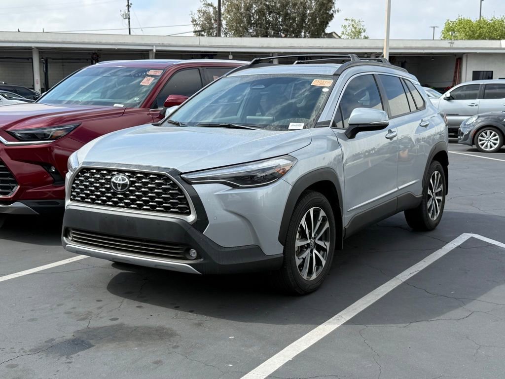 Used 2024 Toyota Corolla Cross XLE image 2