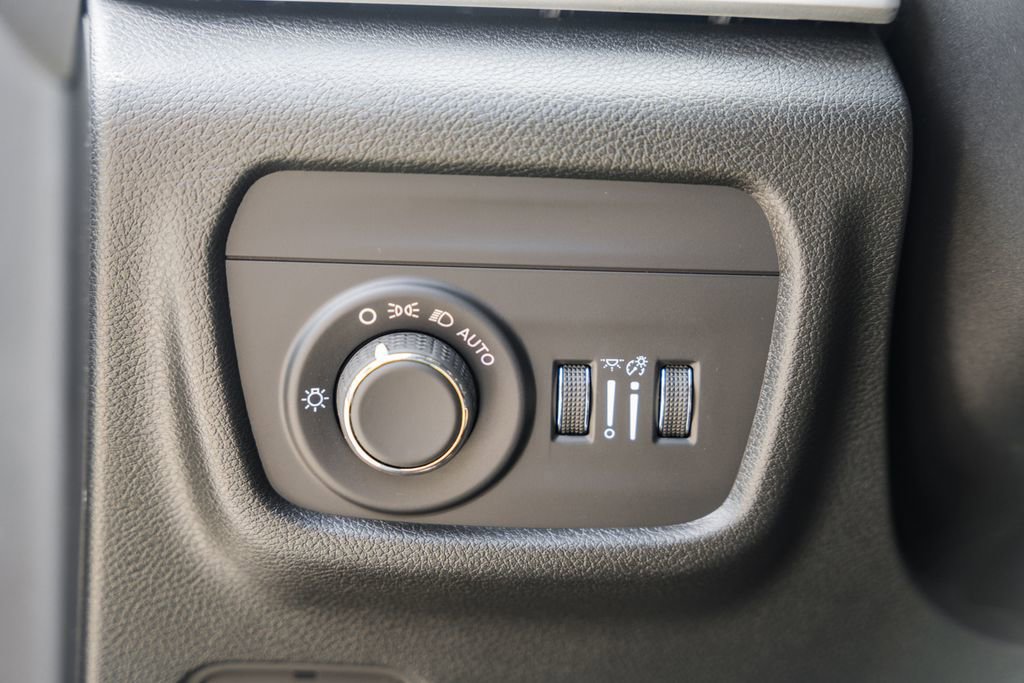 New 2025 Jeep Grand Cherokee Laredo X w/ Luxury Tech Group I image 41