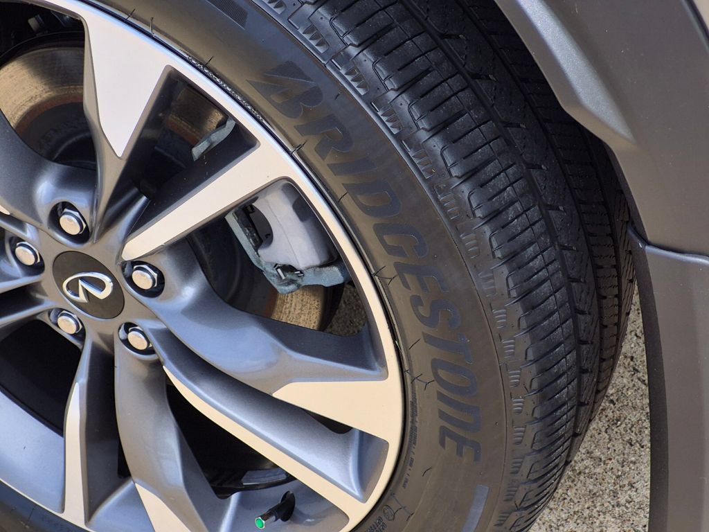 Used 2023 INFINITI QX60 Luxe w/ Cargo Package FWD image 7
