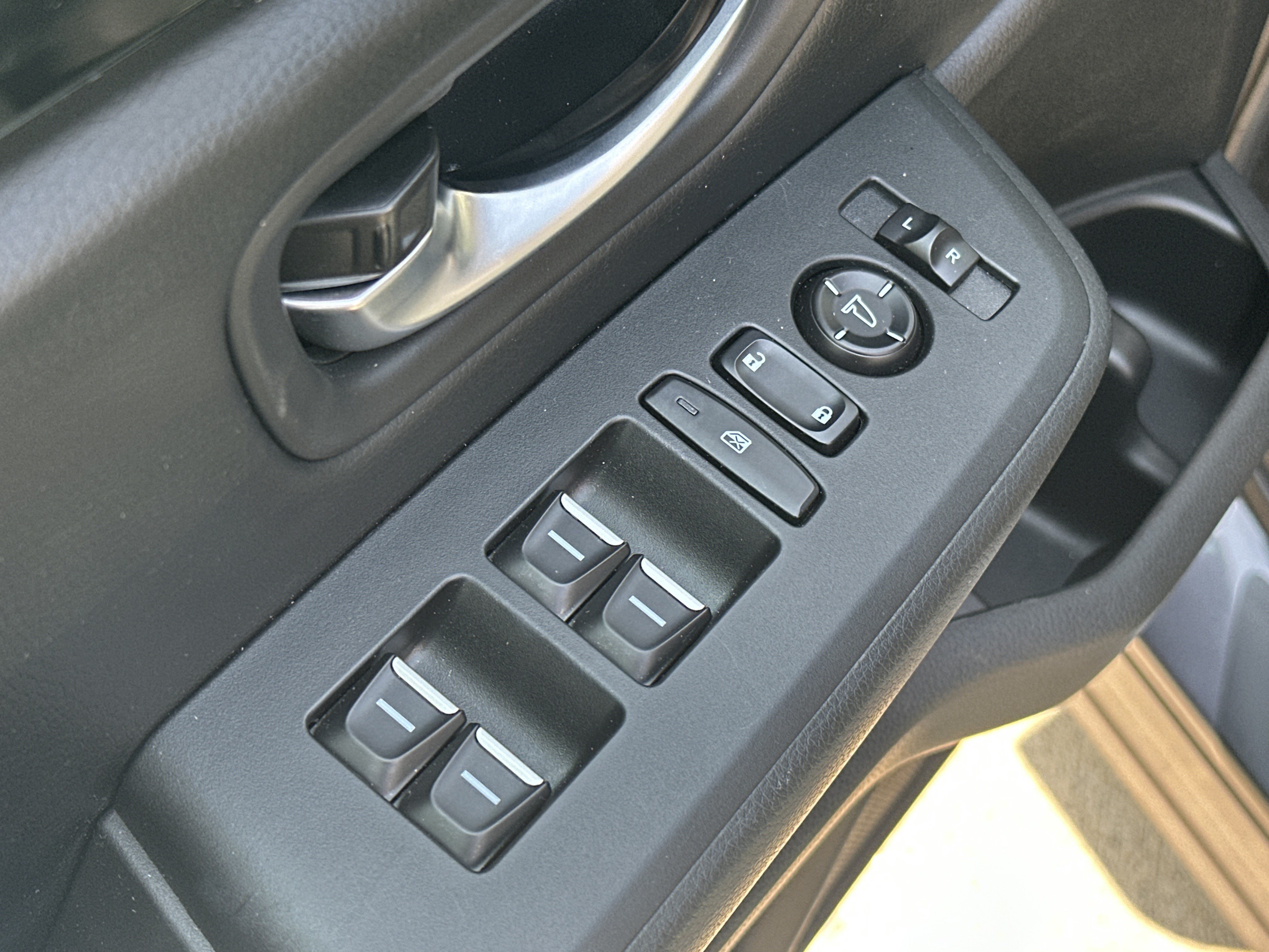Used 2025 Honda Pilot EX-L image 14