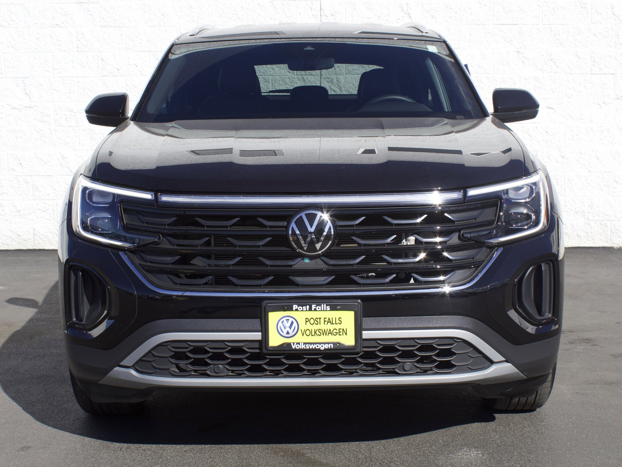 Used 2024 Volkswagen Atlas Cross Sport SE AWD/4WD image 2