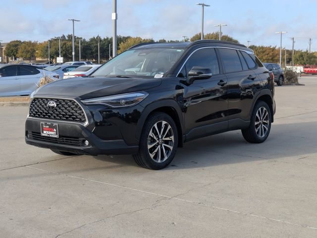 Used 2023 Toyota Corolla Cross XLE w/ Convenience Package image 11