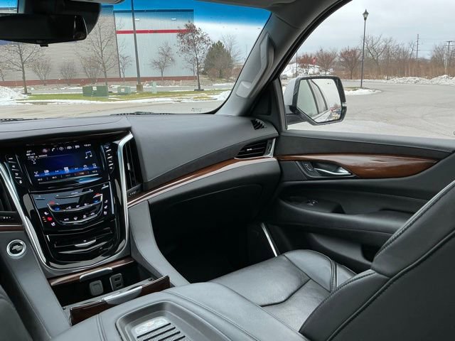 Used 2019 Cadillac Escalade Premium Luxury image 31