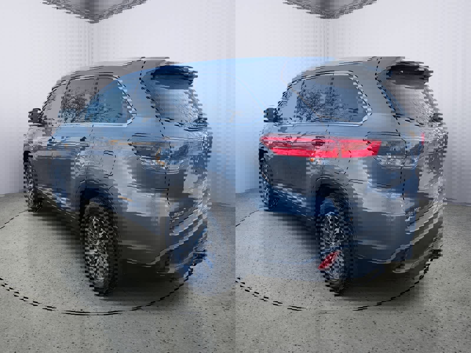 Used 2018 Toyota Highlander XLE image 4