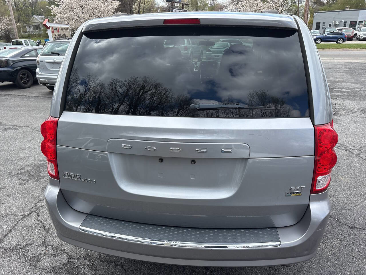 Used 2014 Dodge Grand Caravan SXT image 11