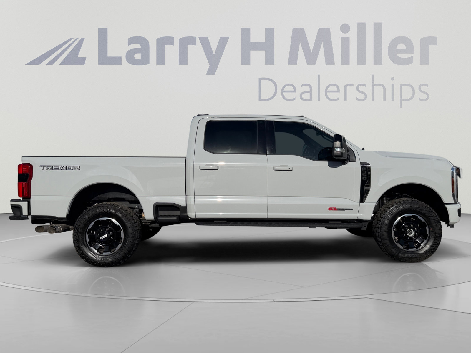 Used 2026 Ford F350 Platinum w/ Tremor Off-Road Package AWD/4WD image 6