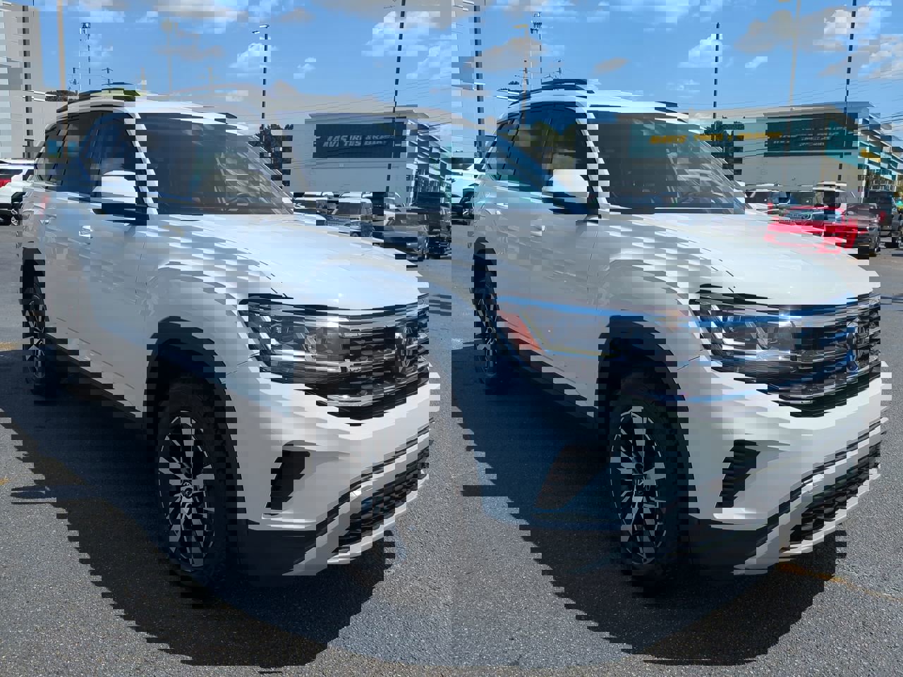 Used 2022 Volkswagen Atlas SE image 2