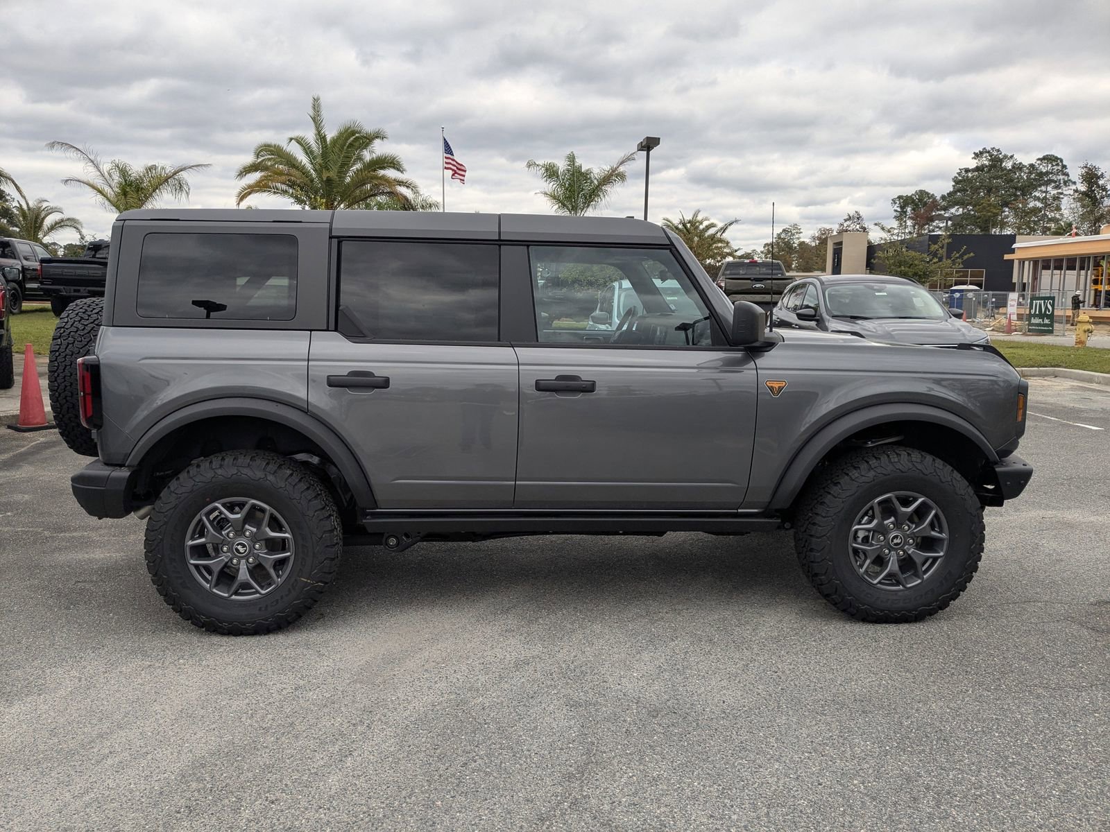 New 2025 Ford Bronco Badlands image 4