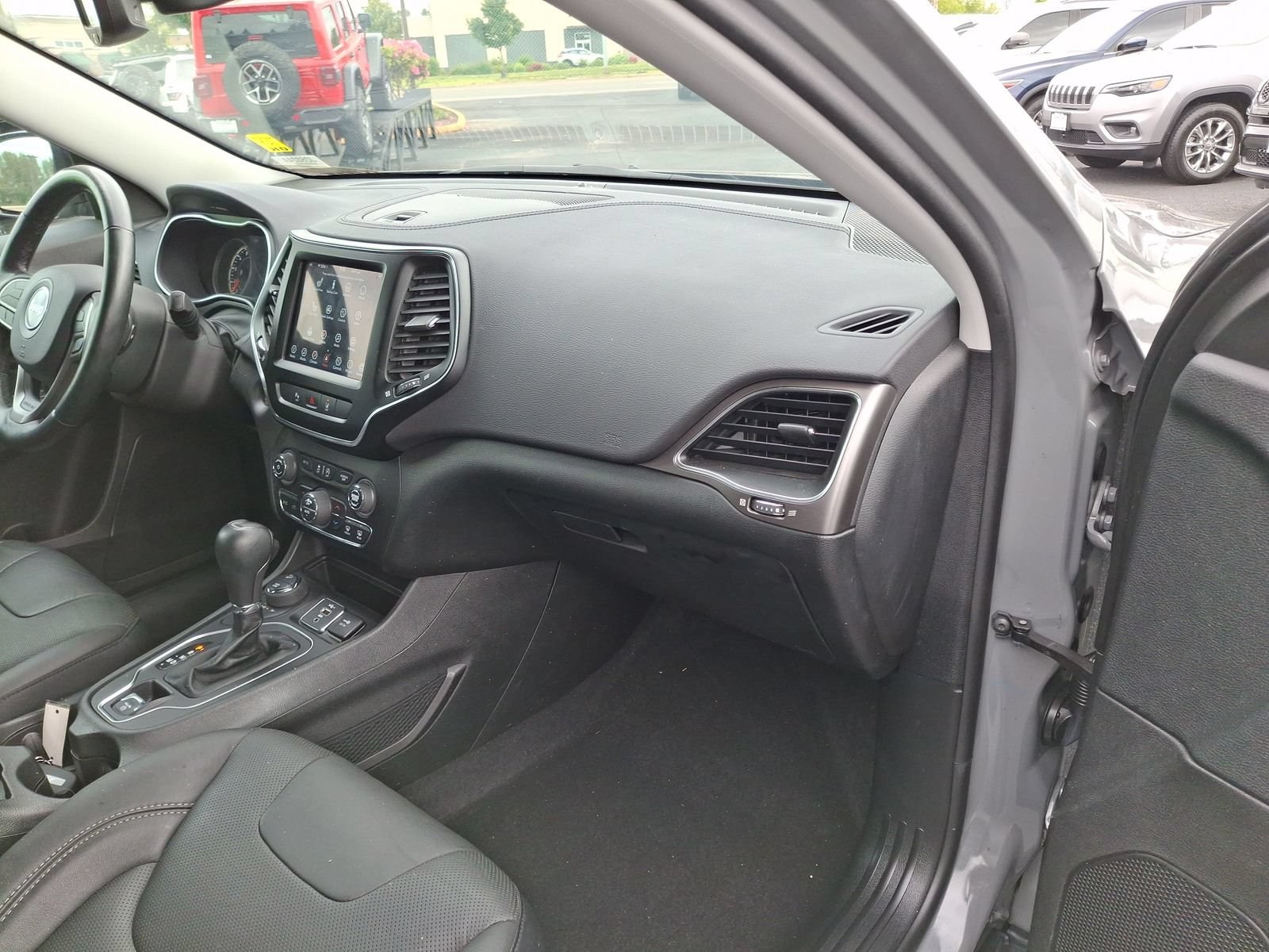 Used 2021 Jeep Cherokee Latitude Lux w/ Comfort/Convenience Group AWD/4WD image 21