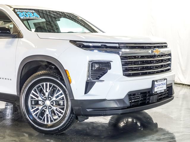 Used 2024 Chevrolet Traverse LT image 3