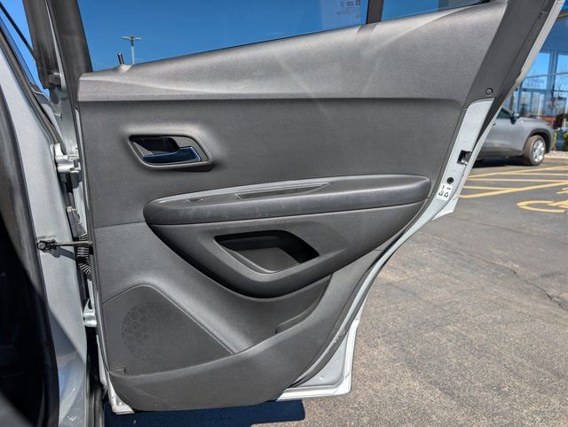 Used 2022 Chevrolet Trax LT w/ LT Convenience Package image 18